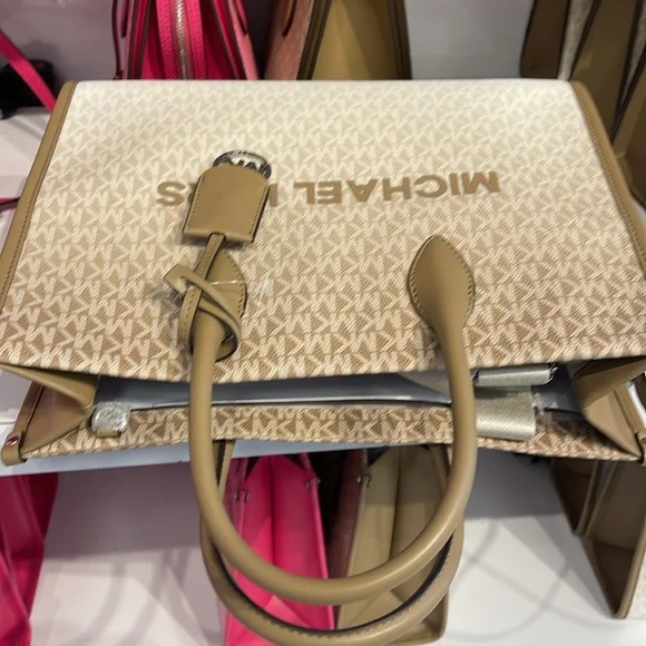 Michael Kors Mirella Medium Ombré Logo EW Tote Bag 
Husk 
NWT - Picture 8 of 13